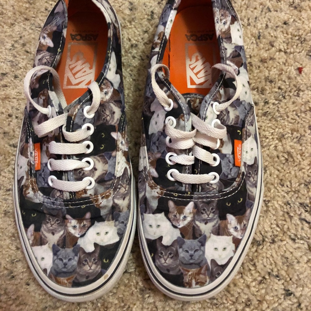 ASPCA Cat vans worn once great condition
